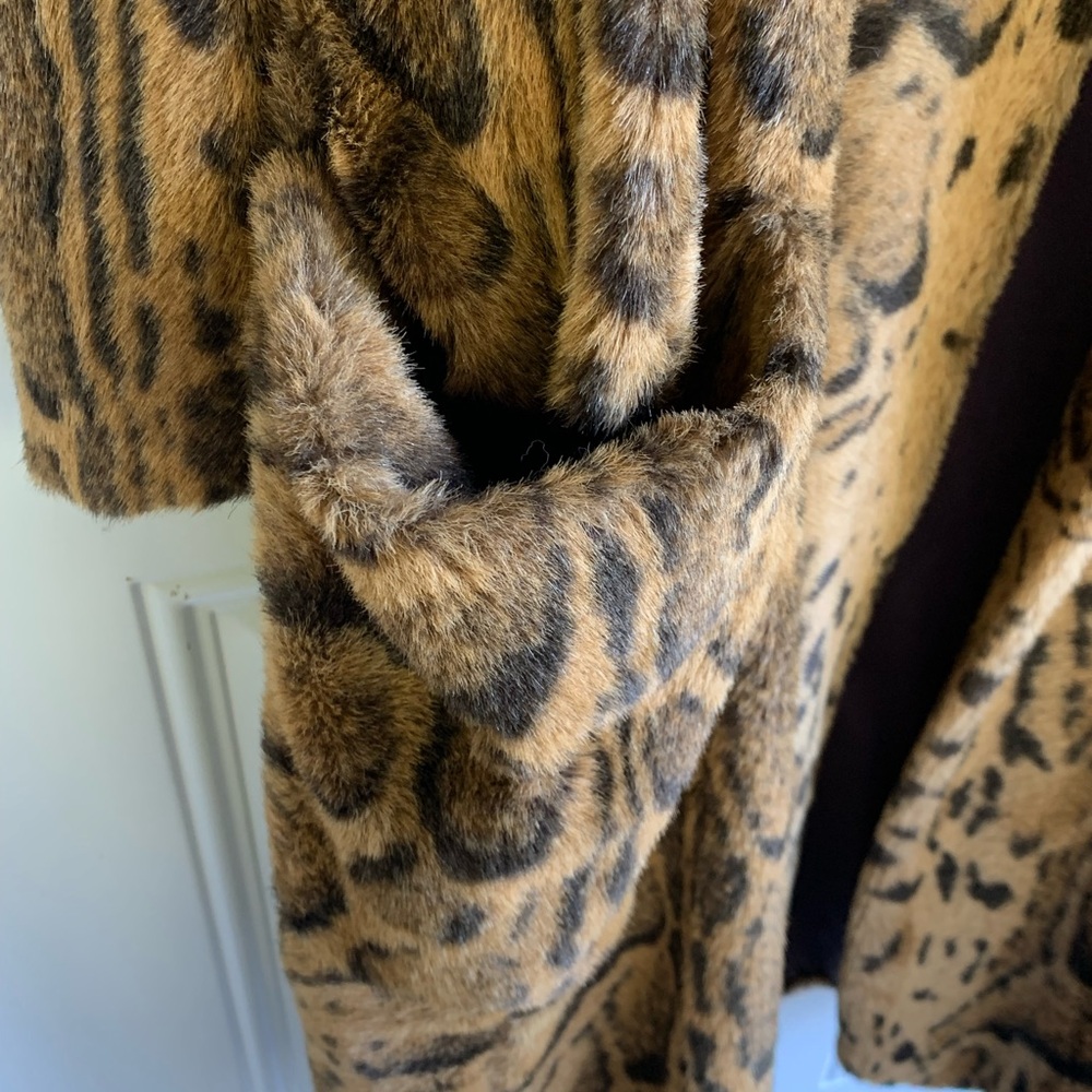 Azens of Philadelphia Faux Fur Coat - Picture 6 of 8
